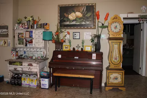 Entry Way - 311 Osbourne St, Edwards, MS 39066 photo 1 of 5