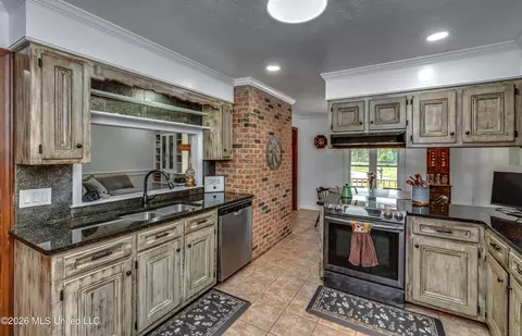 Kitchen - 559 N Springlake Cir, Terry, MS 39170 photo 2 of 2
