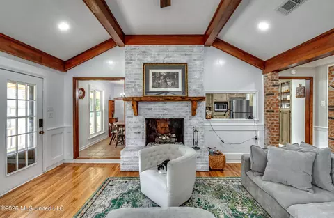Living - 559 N Springlake Cir, Terry, MS 39170 photo 1 of 2