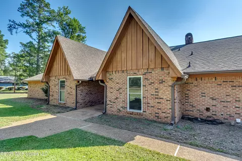 Exterior - 559 N Springlake Cir, Terry, MS 39170 photo 4 of 12