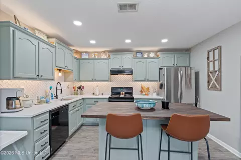 Kitchen - 313 Springrun Rd, Coldwater, MS 38618 photo 2 of 3