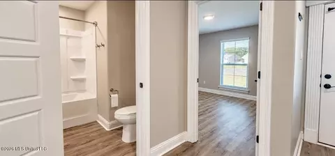 Entry Way - 85064 Pohaku Dr, Diamondhead, MS 39525 photo 2 of 4