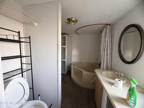 Bath - 2177 Tannertown Rd, Lucedale, MS 39452 photo 1 of 3