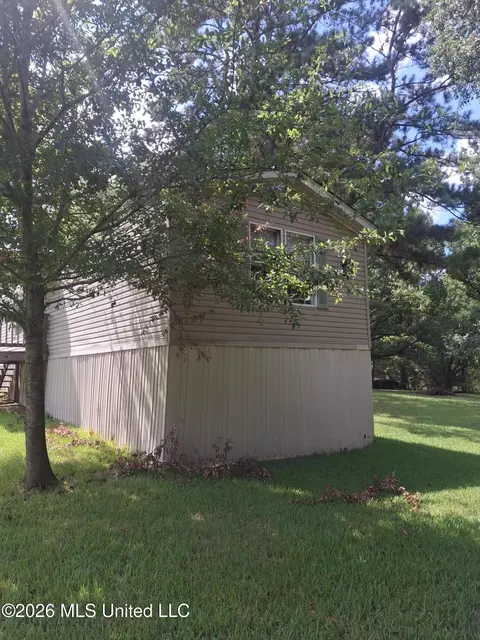 146 Floyd St, Florence, MS 39073 photo 3