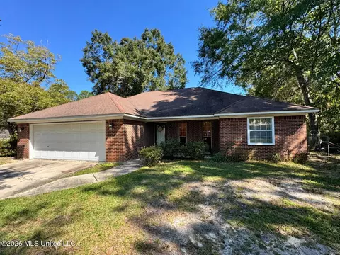 512 Pear St, Ocean Springs, MS 39564