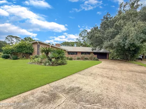 209 Carnoustie Ct, Ocean Springs, MS 39564