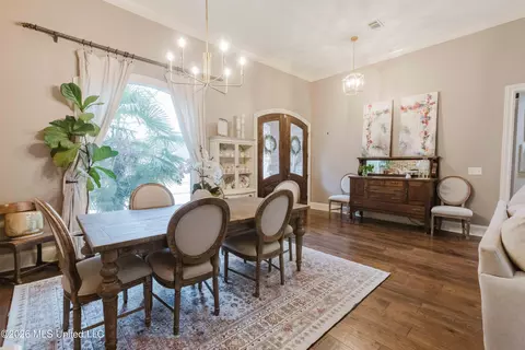 Dining - 145 Caledonian Blvd, Brandon, MS 39047 photo 3 of 3