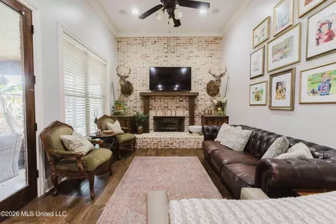 Living - 145 Caledonian Blvd, Brandon, MS 39047 photo 4 of 4