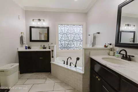 Bath - 145 Caledonian Blvd, Brandon, MS 39047 photo 2 of 5