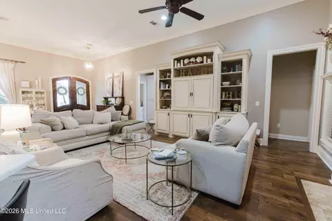 Living - 145 Caledonian Blvd, Brandon, MS 39047 photo 2 of 4