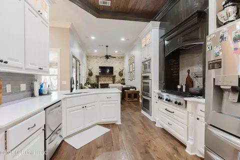 Kitchen - 145 Caledonian Blvd, Brandon, MS 39047 photo 2 of 4