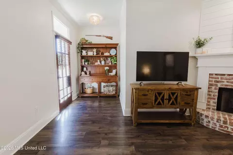 Entry Way - 224 Mandarin Dr, Brandon, MS 39047 photo 1 of 2
