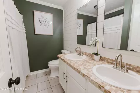 Bath - 224 Mandarin Dr, Brandon, MS 39047 photo 1 of 2
