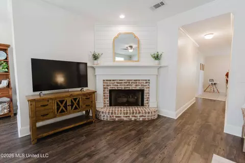 Entry Way - 224 Mandarin Dr, Brandon, MS 39047 photo 2 of 2