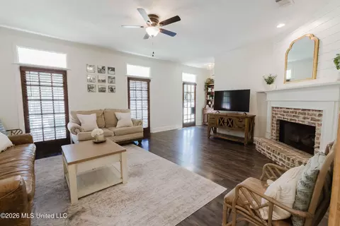 Living - 224 Mandarin Dr, Brandon, MS 39047 photo 1 of 1