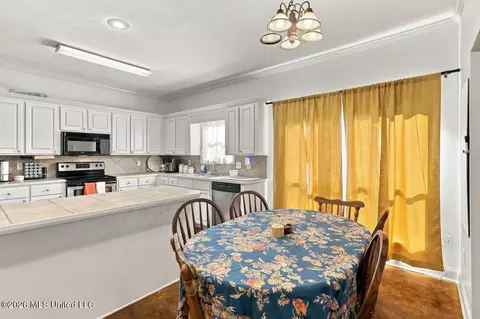 Dining - 644 Westhill Rd, Brandon, MS 39042 photo 1 of 2