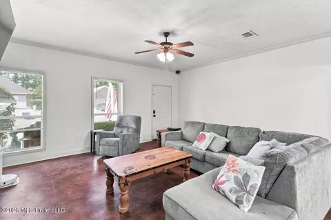 Living - 644 Westhill Rd, Brandon, MS 39042 photo 1 of 1