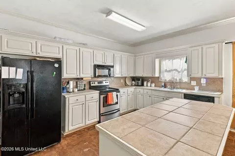 Kitchen - 644 Westhill Rd, Brandon, MS 39042 photo 1 of 2