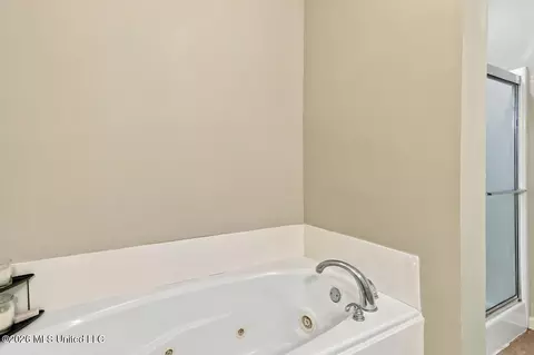 Bath - 644 Westhill Rd, Brandon, MS 39042 photo 2 of 3