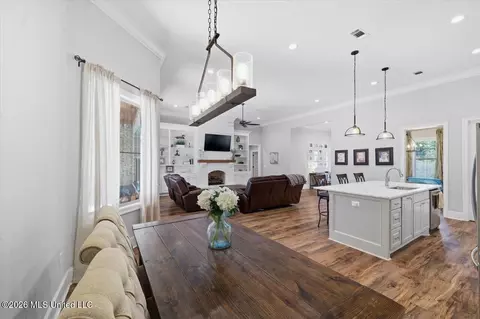 Dining - 129 Dogwood Trce, Brandon, MS 39042 photo 2 of 2