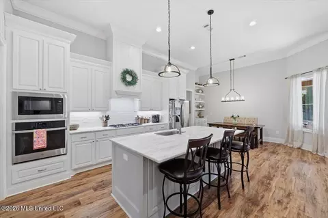 Kitchen - 129 Dogwood Trce, Brandon, MS 39042 photo 2 of 5