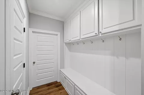 Entry Way - 129 Dogwood Trce, Brandon, MS 39042 photo 4 of 5