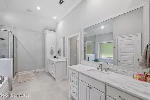 Bath - 129 Dogwood Trce, Brandon, MS 39042 photo 3 of 6