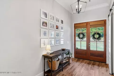 Entry Way - 129 Dogwood Trce, Brandon, MS 39042 photo 2 of 5