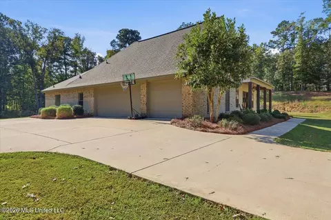 Exterior - 129 Dogwood Trce, Brandon, MS 39042 photo 4 of 15