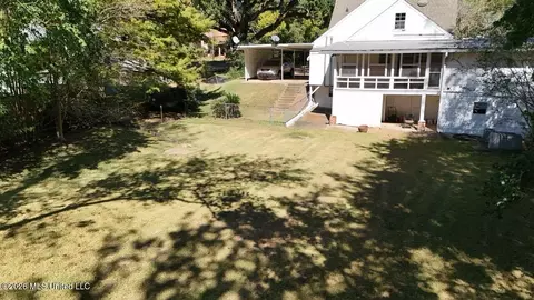 Exterior - 562 Ratcliff Pl, Natchez, MS 39120 photo 11 of 13