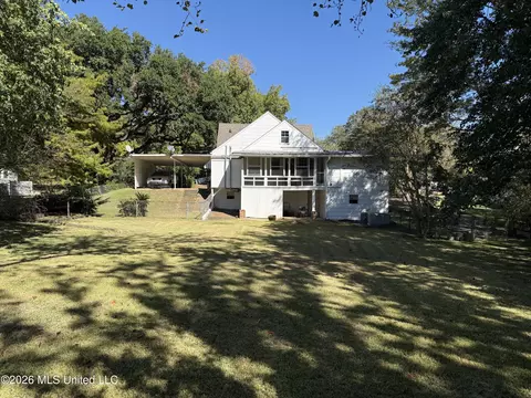 Exterior - 562 Ratcliff Pl, Natchez, MS 39120 photo 4 of 13