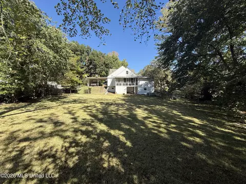 Exterior - 562 Ratcliff Pl, Natchez, MS 39120 photo 8 of 13