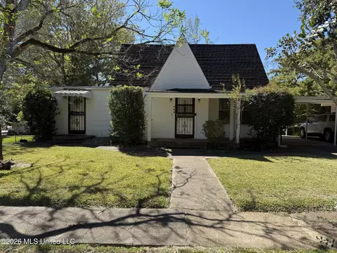 Exterior - 562 Ratcliff Pl, Natchez, MS 39120 photo 1 of 13
