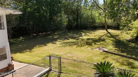 Exterior - 562 Ratcliff Pl, Natchez, MS 39120 photo 12 of 13