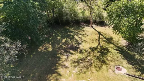 Exterior - 562 Ratcliff Pl, Natchez, MS 39120 photo 10 of 13