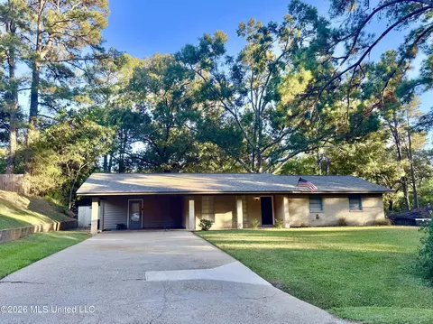 110 Laurel Hill Dr, Natchez, MS 39120