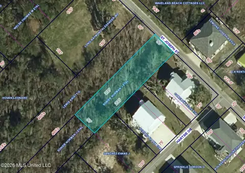 203 Saint Joseph St, Waveland, MS 39576