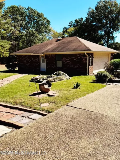 Exterior - 144 N Pine Dr, Madison, MS 39110 photo 1 of 12