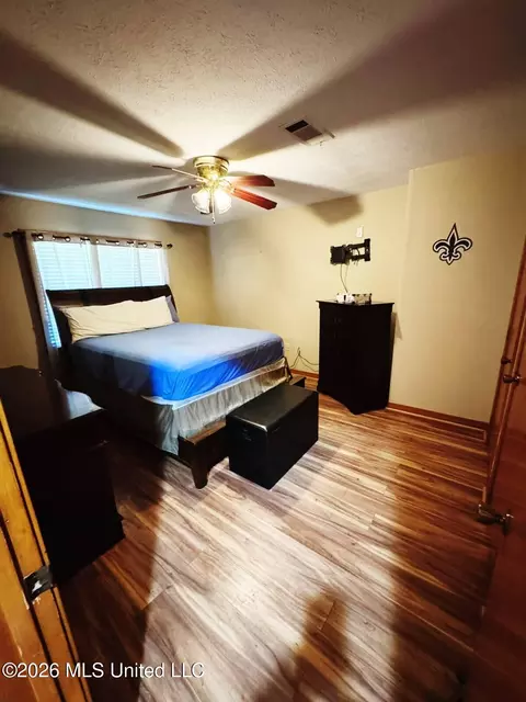 Bedroom - 144 N Pine Dr, Madison, MS 39110 photo 4 of 5