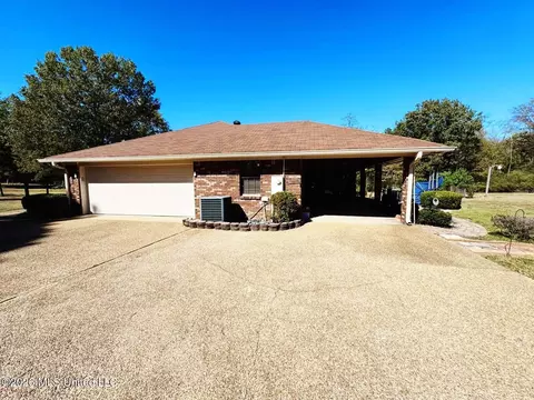 Exterior - 144 N Pine Dr, Madison, MS 39110 photo 6 of 12