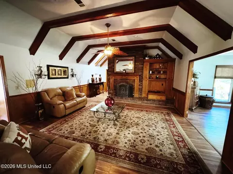 Living - 144 N Pine Dr, Madison, MS 39110 photo 1 of 2