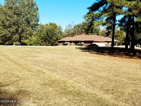 Exterior - 144 N Pine Dr, Madison, MS 39110 photo 2 of 12