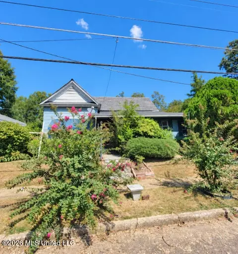 Exterior - 909 Avenue, Mccomb, MS 39648 photo 1 of 2
