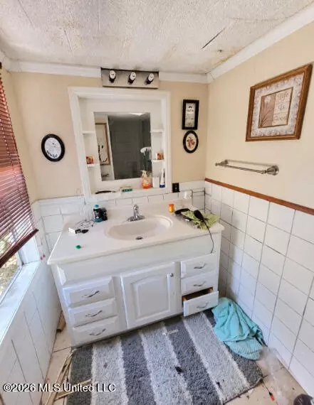Bath - 909 Avenue, Mccomb, MS 39648 photo 1 of 3