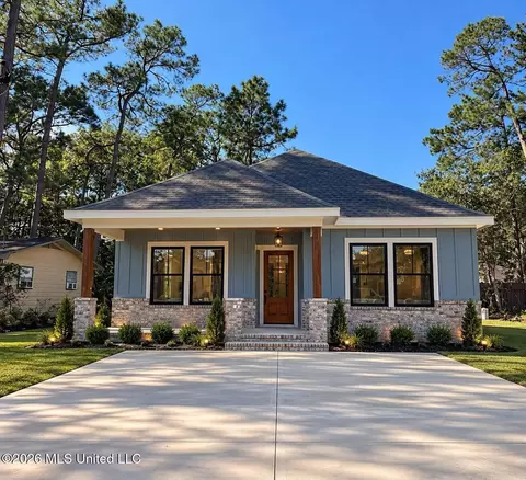 1913 Barracuda Dr, Gautier, MS 39553