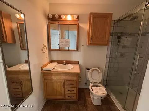 Bath - 801 W 2nd Ave, Wiggins, MS 39577 photo 1 of 3