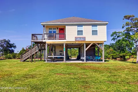 10052 W Park Rd, Bay Saint Louis, MS 39520