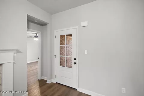 Entry Way - 13809 Lucy Dr, Olive Branch, MS 38654 photo 2 of 7