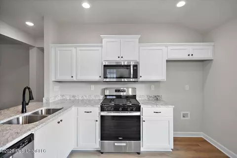 Kitchen - 13809 Lucy Dr, Olive Branch, MS 38654 photo 2 of 2