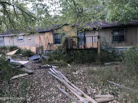 283 W Vallwy Ave, Holly Springs, MS 38635